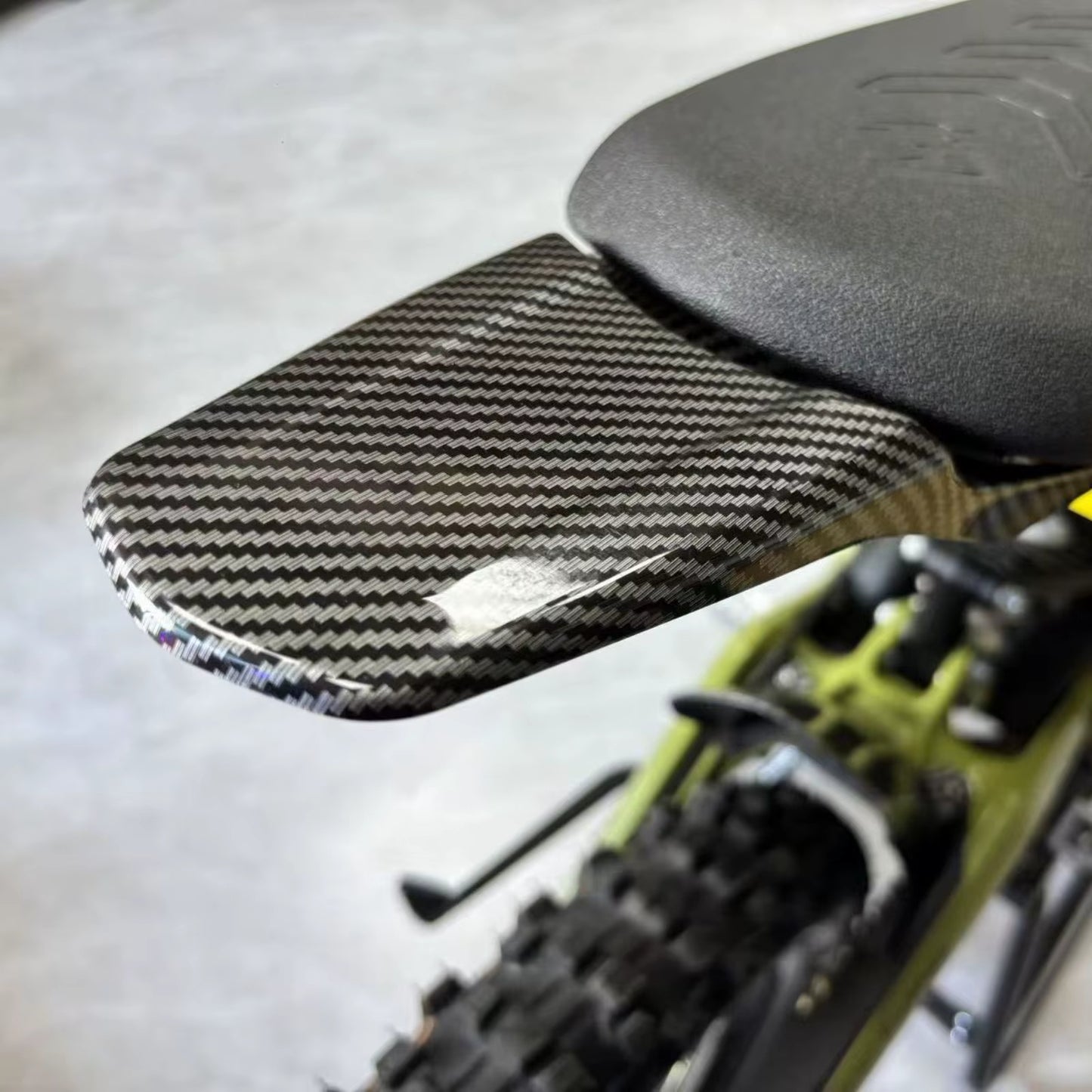 Carbon fiber rear fender